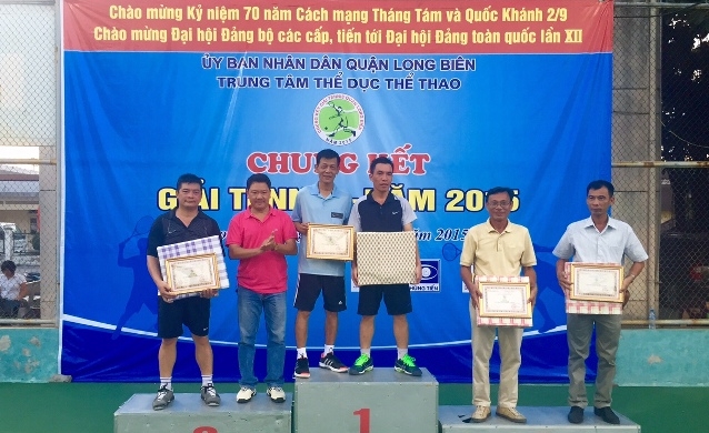 Chào mừng Quôc khánh 2-9: Vận động viên Tổng công ty tham dự Giải tennis Quận Long Biên